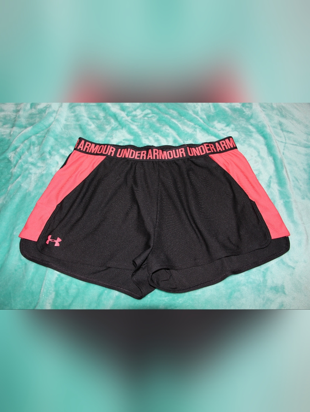 Women's Under Armour Shorts - Picture 3 of 4